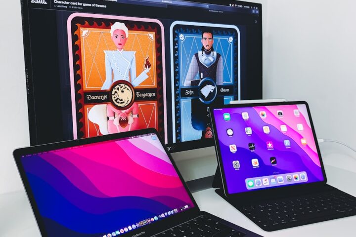 black laptop computer
